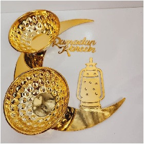 مضيفة بصحنين معدن